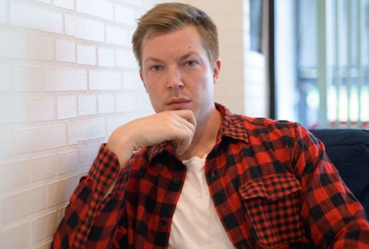 Billede af elev, der læser C-niveau fag