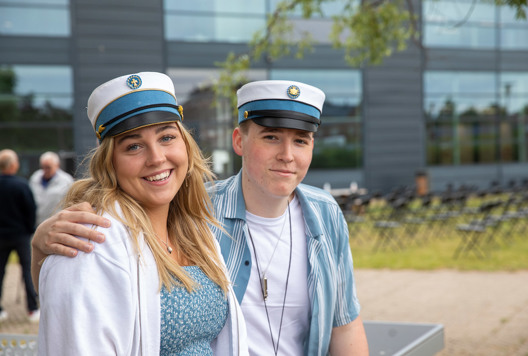 To studenter fra Amager-afdelingen på HF & VUC København Syd