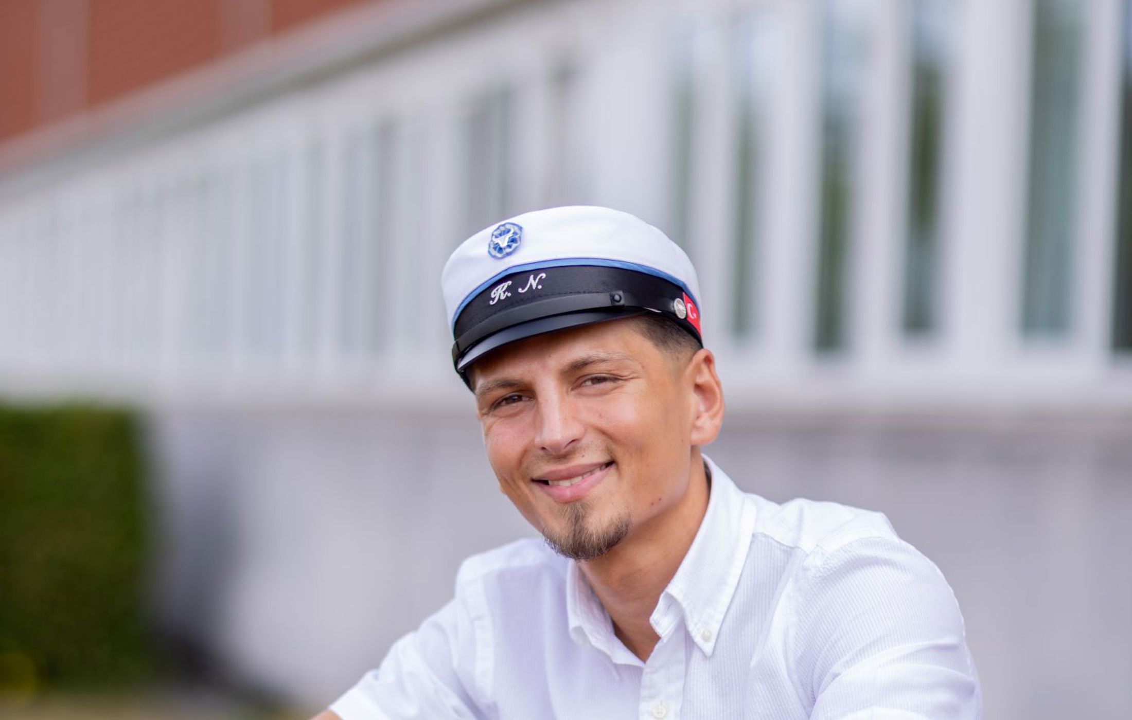 Billede af stolt student fra HF Hvidovre og Amager